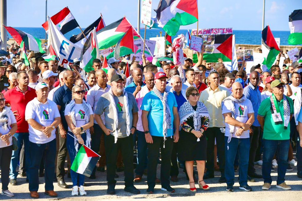 Une marche pour la Palestine envahit le Malecon de La Havane